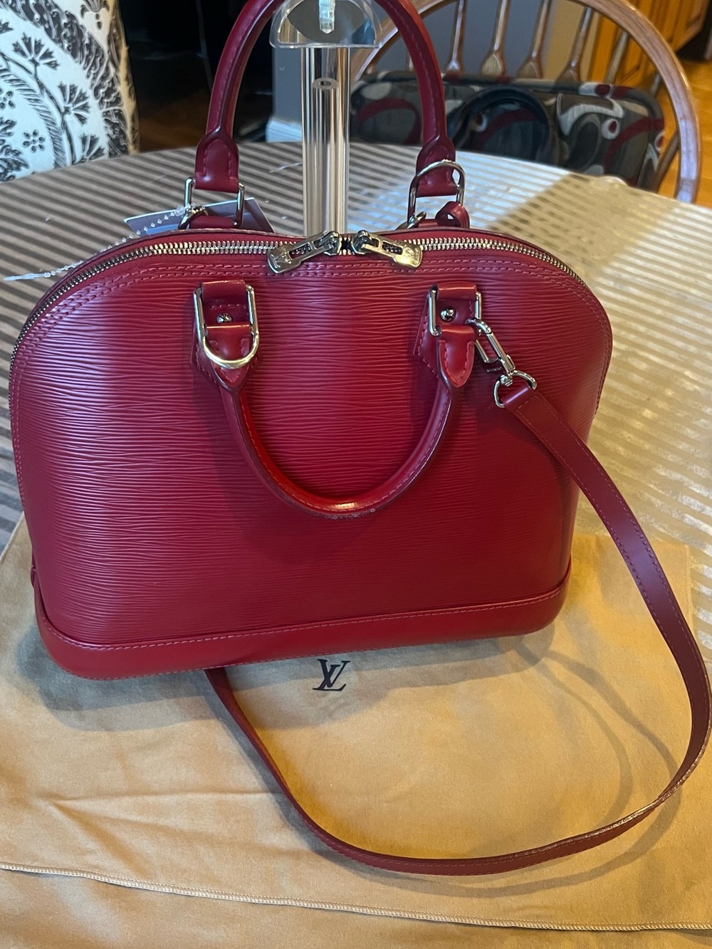 Pre-owned Authentic Louis Vuitton Epi Leather Satchel in Deep Red - Picture 2 of 10
